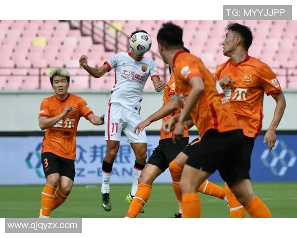 赛后分析:上海足球队与武汉足球队的速度对决全景回顾 赛后分析:上海足球队与武汉足球队的速度对决全景回顾