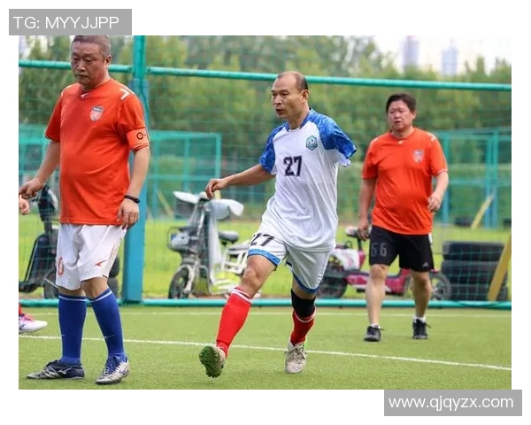 少年失去父亲却在绿茵场上崛起成为足球明星的励志故事