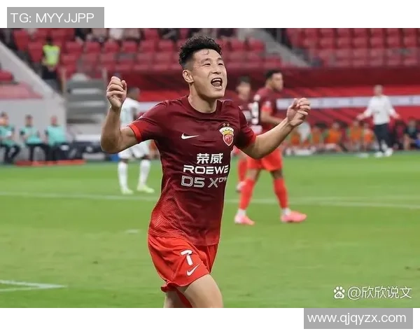 足球明星摆阵姿势图片展示他们的风采与战术魅力，激发球迷的热情与期待